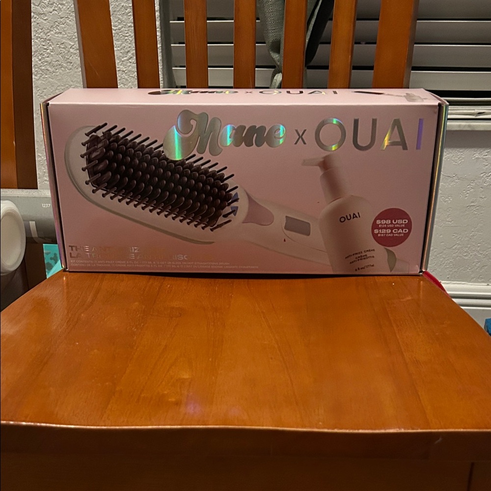 OUAI x Mane Hair Styling Brush in Pink Box